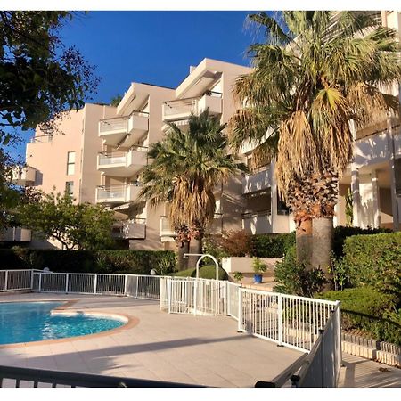 Superbe Appartement Avec Piscine Au Bord De La Mer Saint-Raphaël Exterior foto