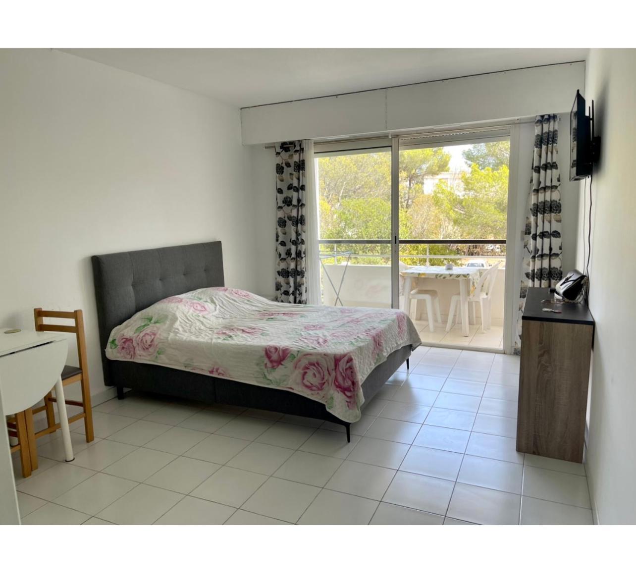 Superbe Appartement Avec Piscine Au Bord De La Mer Saint-Raphaël Exterior foto